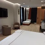 Oxygen Boutique 4* Тирана